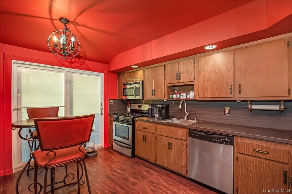 35 Crossway Drive Deer Park NY 11729