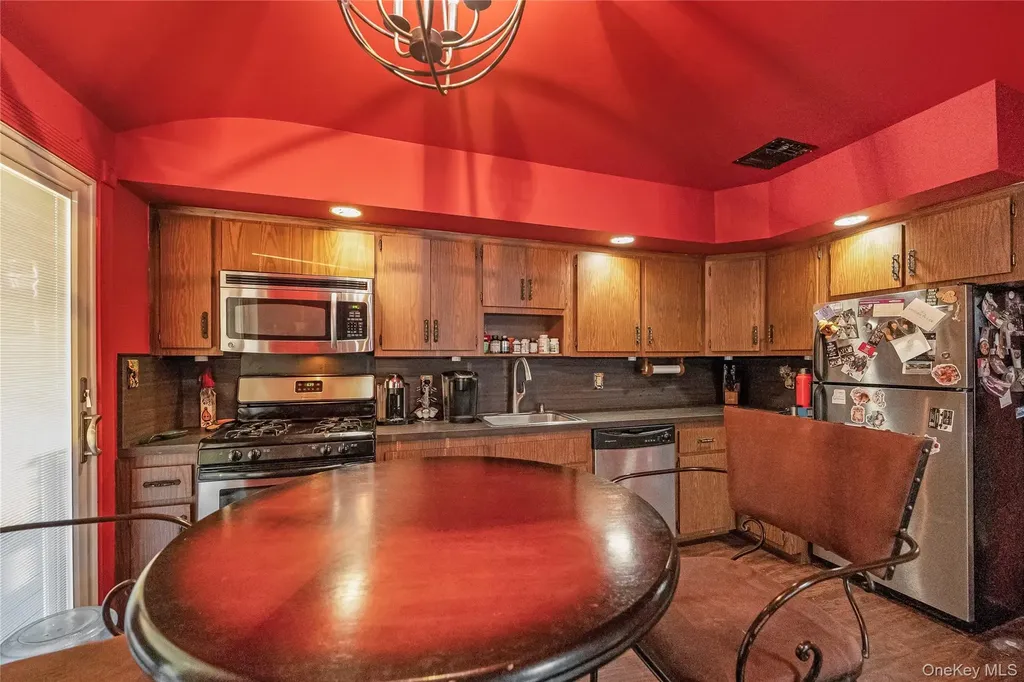 35 Crossway Drive Deer Park NY 11729