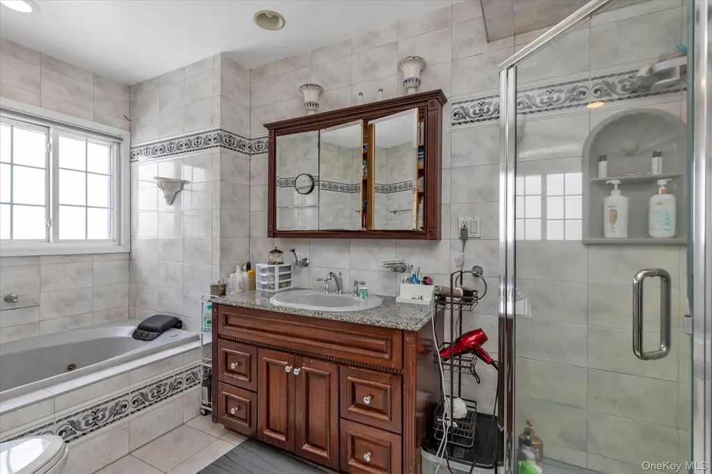 24 Yale Avenue Hewlett NY 11557