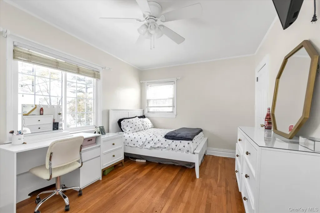 24 Yale Avenue Hewlett NY 11557