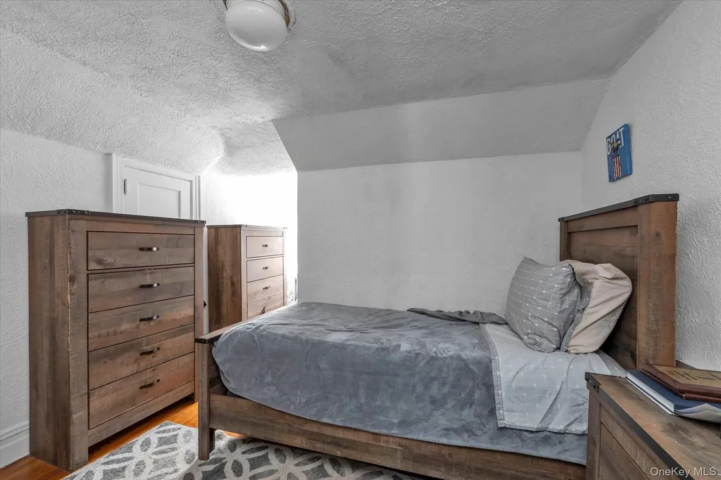 24 Yale Avenue Hewlett NY 11557