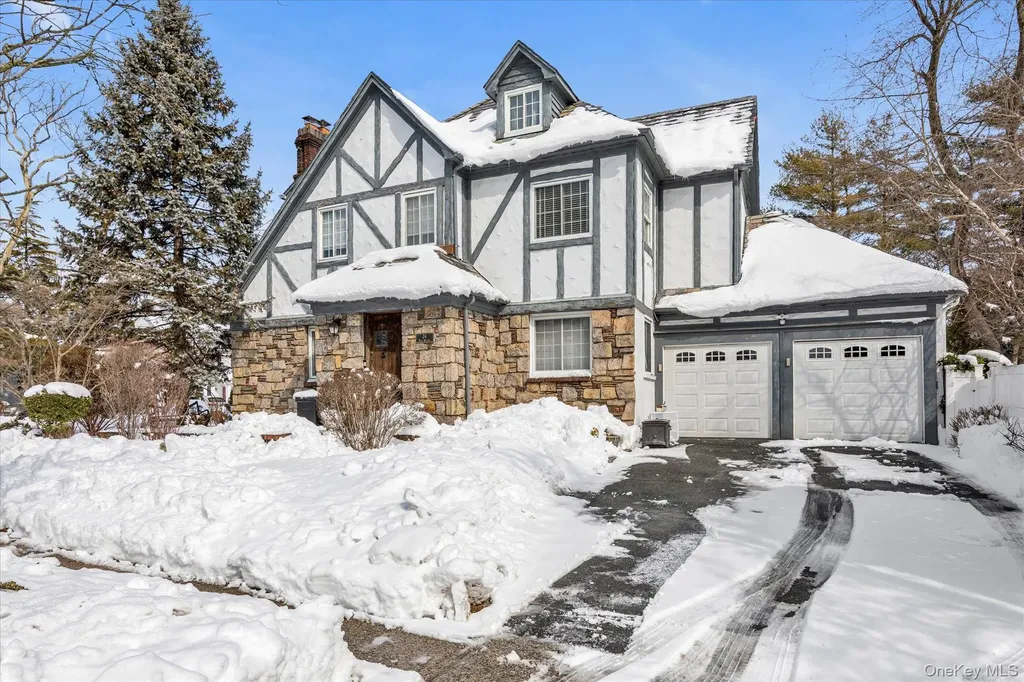 24 Yale Avenue Hewlett NY 11557