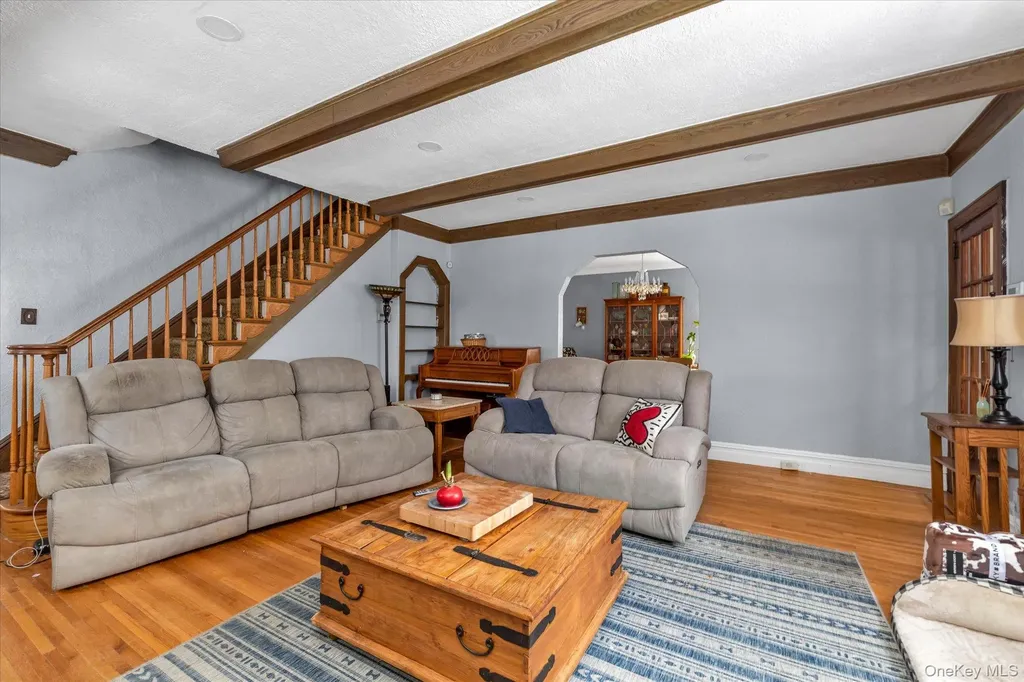 24 Yale Avenue Hewlett NY 11557