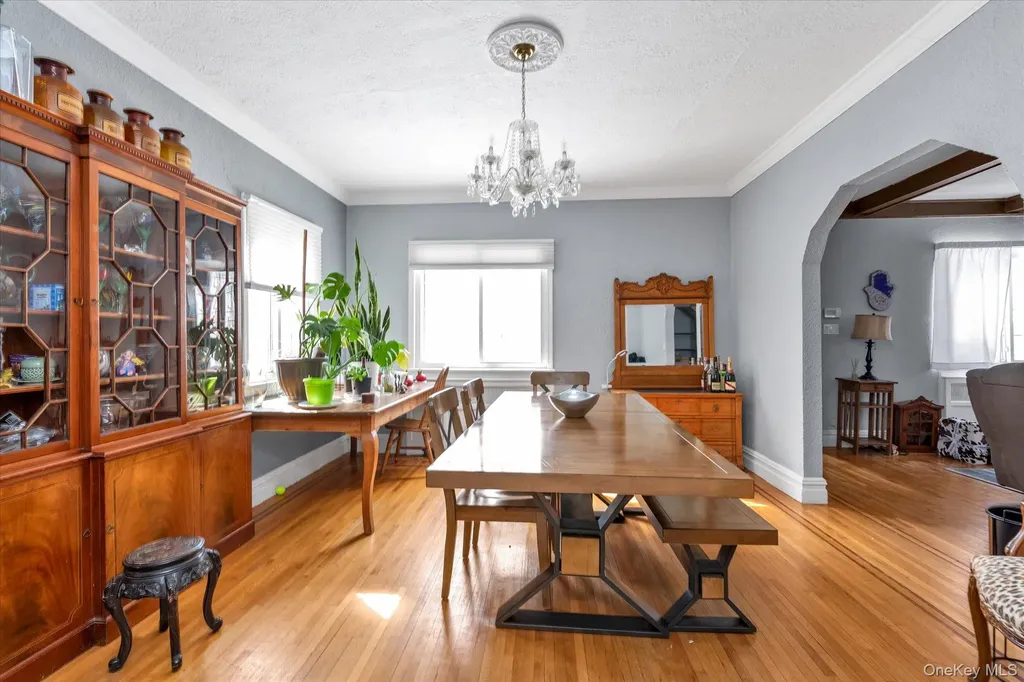 24 Yale Avenue Hewlett NY 11557