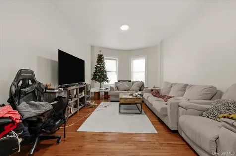 1727 Victor Street Bronx NY 10462