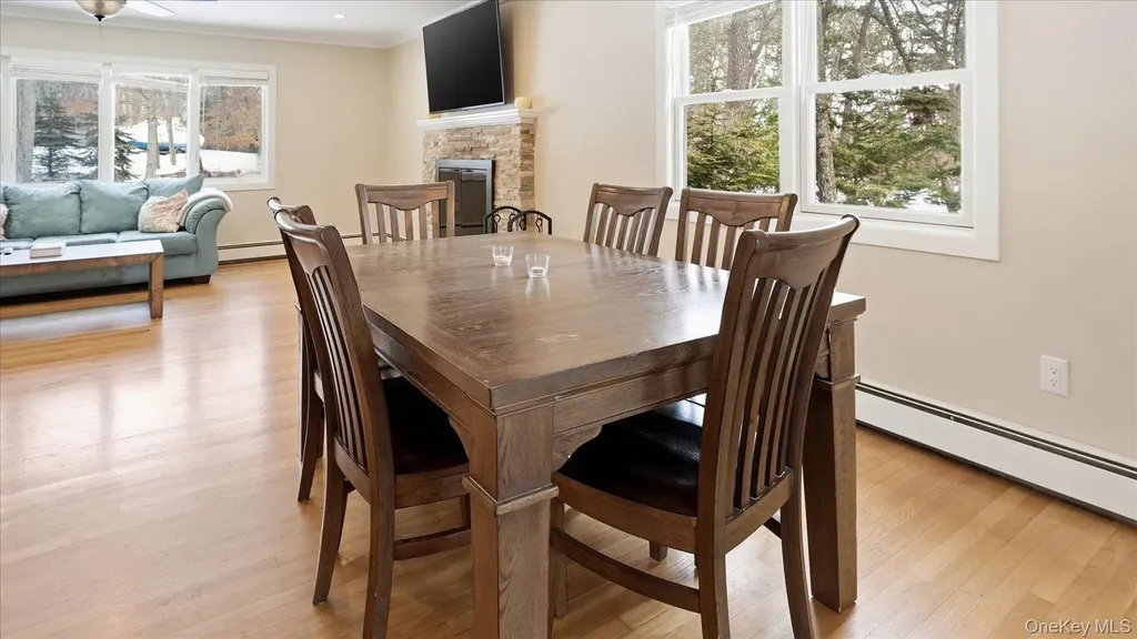 3 Robins Nest Lane Hampton Bays NY 11946