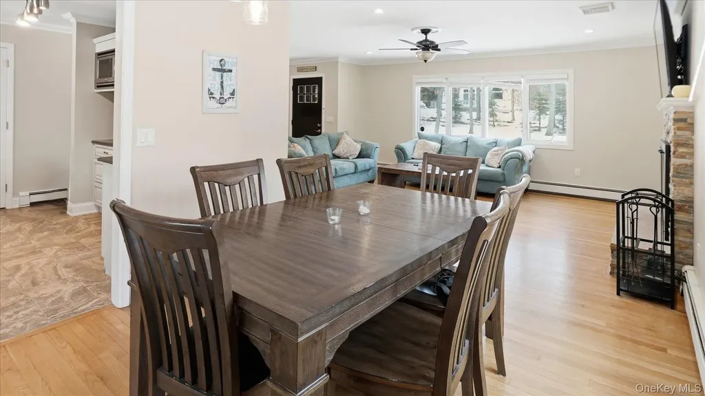 3 Robins Nest Lane Hampton Bays NY 11946