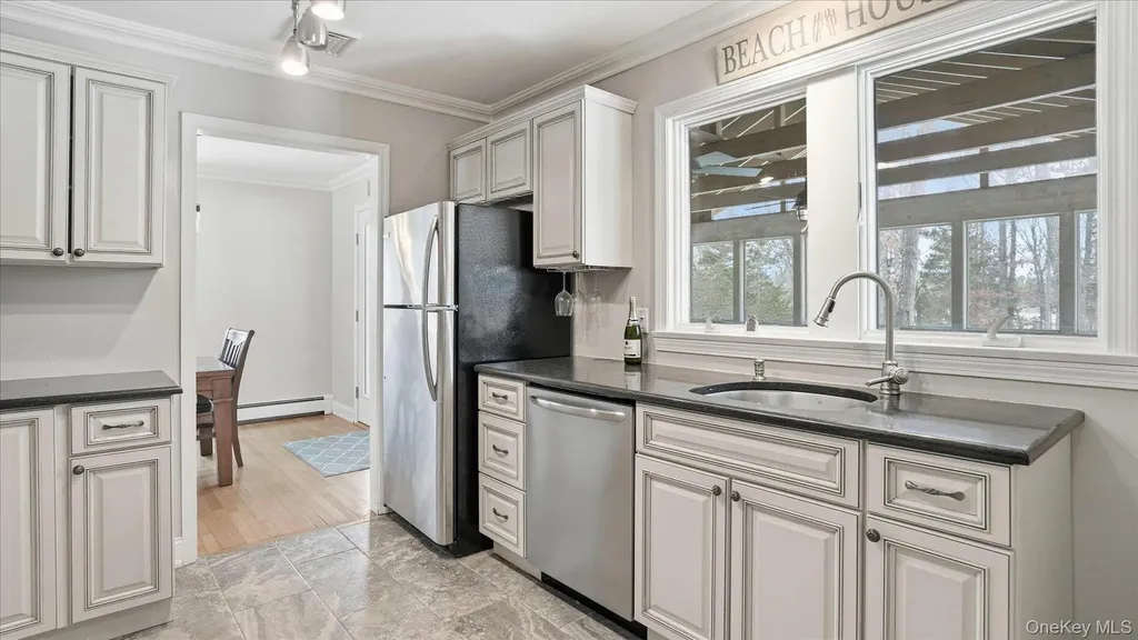 3 Robins Nest Lane Hampton Bays NY 11946