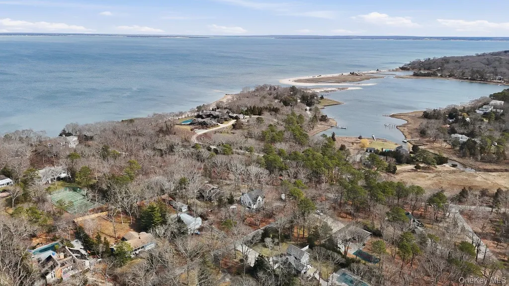 3 Robins Nest Lane Hampton Bays NY 11946