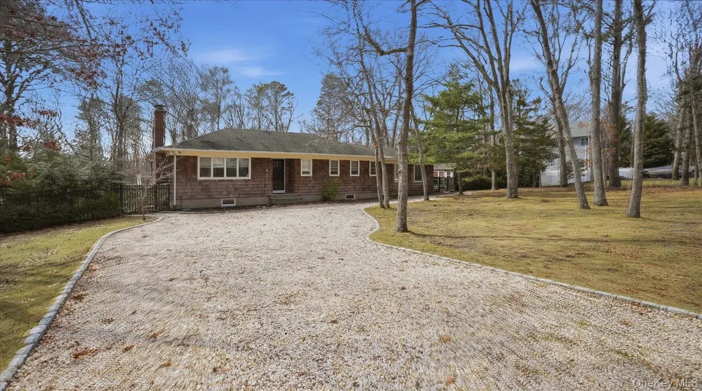 3 Robins Nest Lane Hampton Bays NY 11946