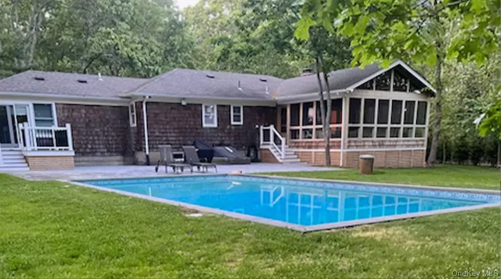 3 Robins Nest Lane Hampton Bays NY 11946