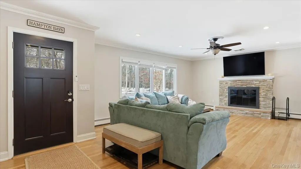 3 Robins Nest Lane Hampton Bays NY 11946