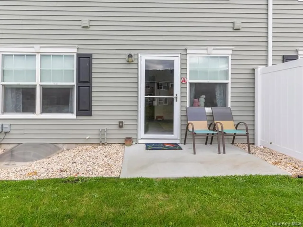 11 Hunter Drive Central Islip NY 11722