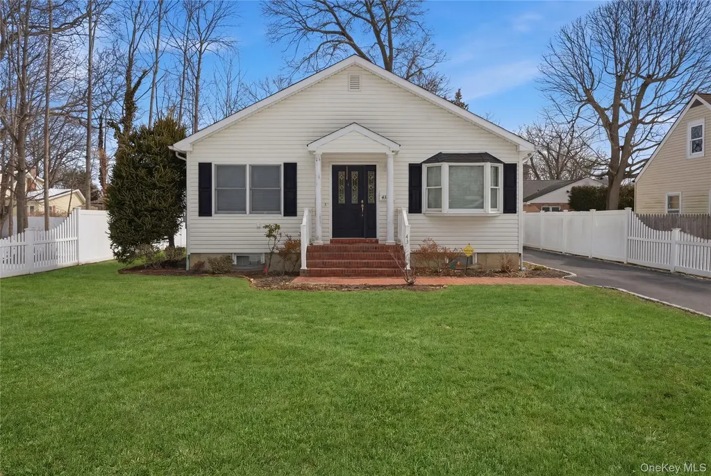 43 Ridgeway Boulevard Bay Shore NY 11706