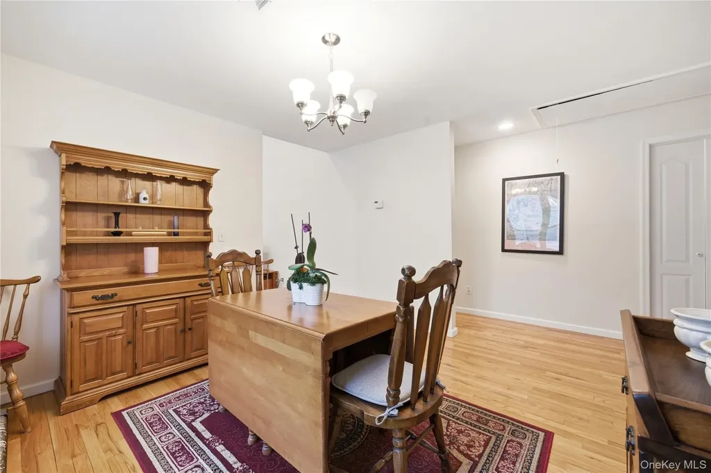 43 Ridgeway Boulevard Bay Shore NY 11706