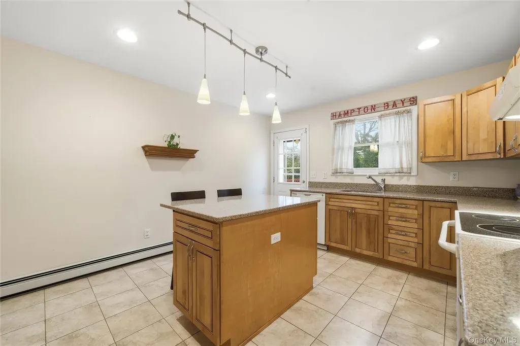 43 Ridgeway Boulevard Bay Shore NY 11706