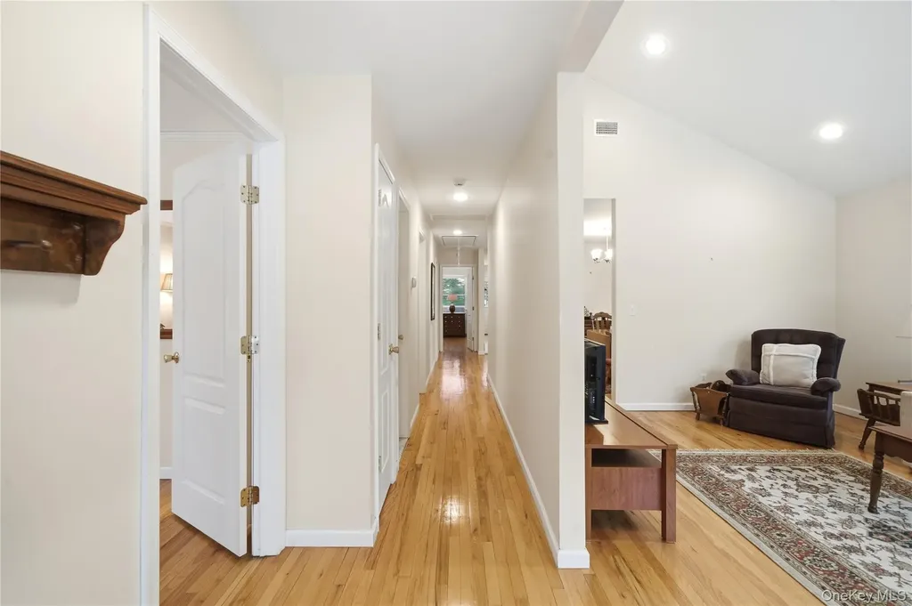 43 Ridgeway Boulevard Bay Shore NY 11706