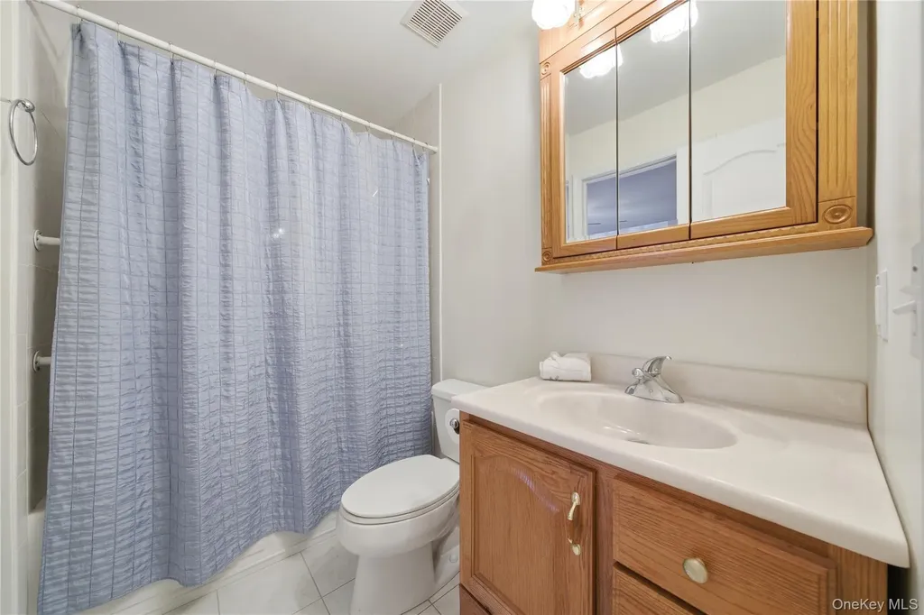 43 Ridgeway Boulevard Bay Shore NY 11706