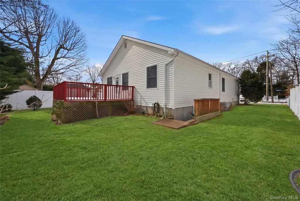43 Ridgeway Boulevard Bay Shore NY 11706