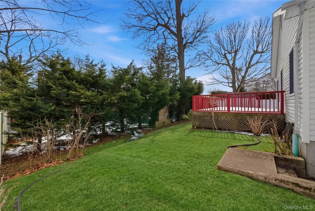 43 Ridgeway Boulevard Bay Shore NY 11706