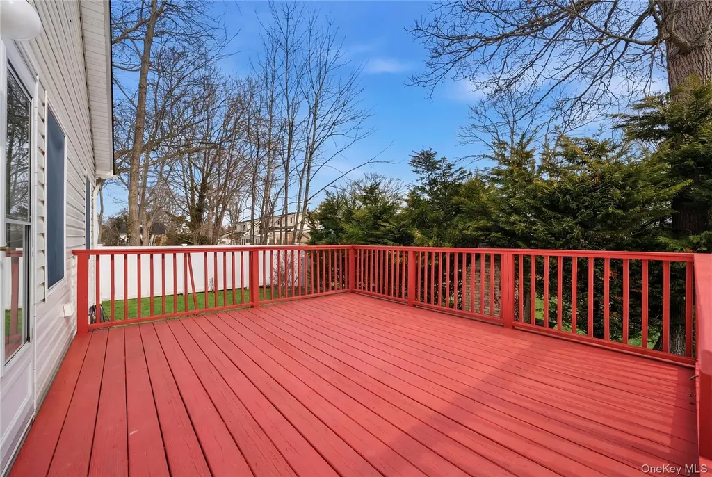 43 Ridgeway Boulevard Bay Shore NY 11706