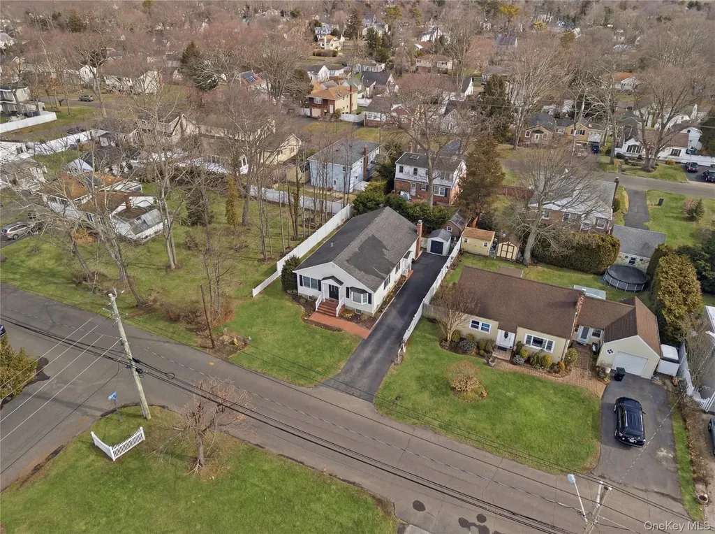 43 Ridgeway Boulevard Bay Shore NY 11706