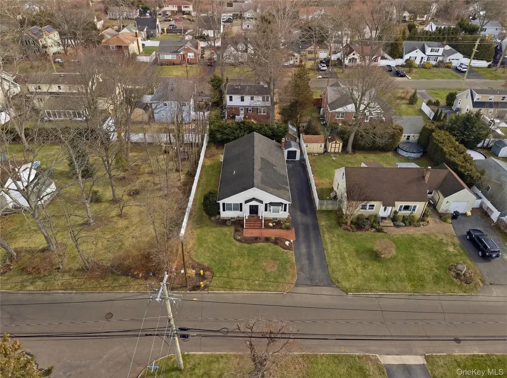 43 Ridgeway Boulevard Bay Shore NY 11706