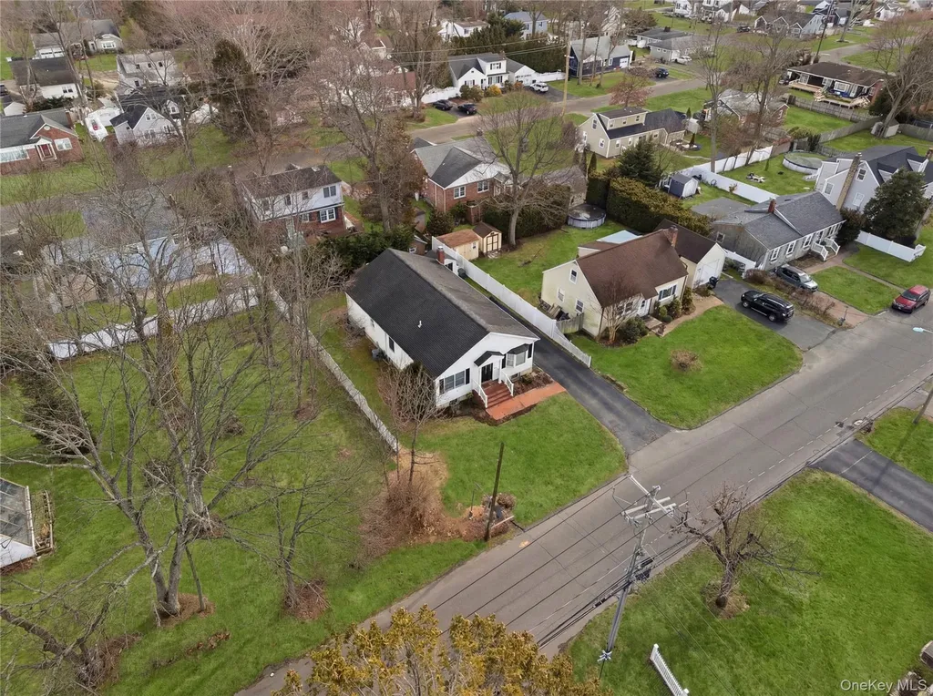 43 Ridgeway Boulevard Bay Shore NY 11706