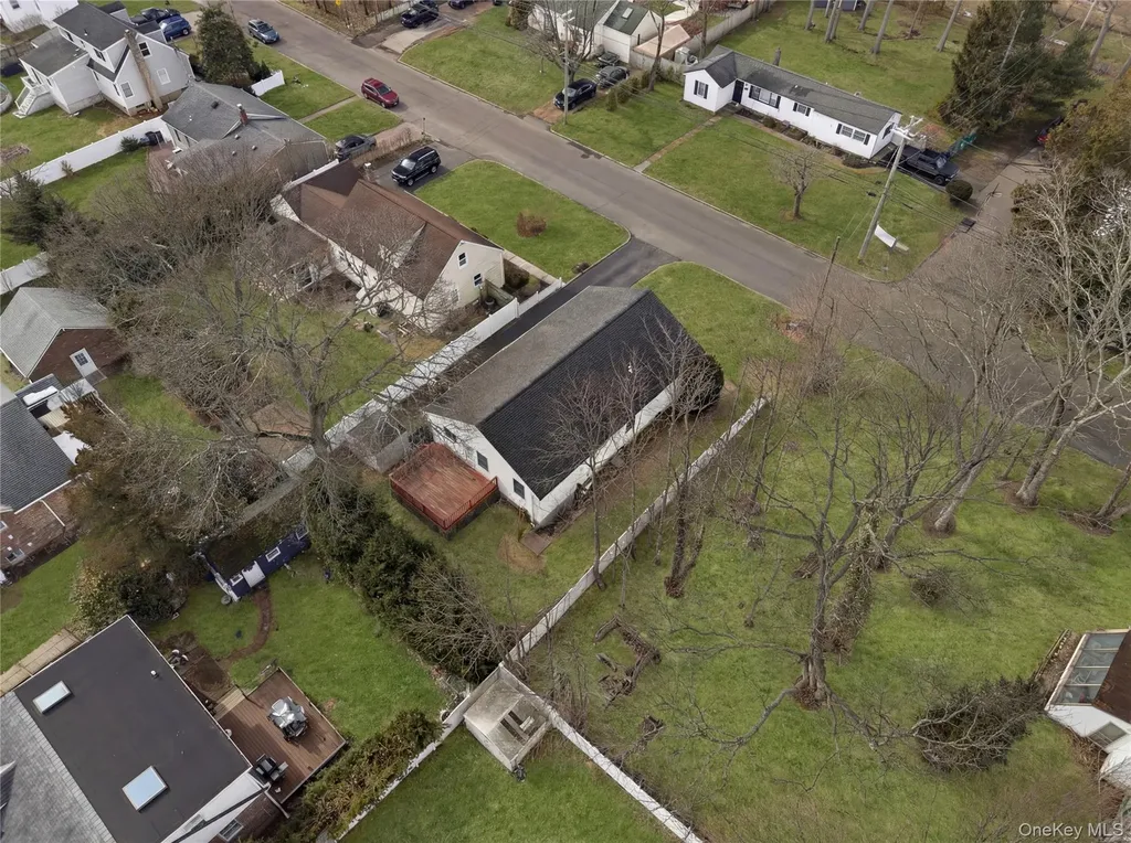 43 Ridgeway Boulevard Bay Shore NY 11706