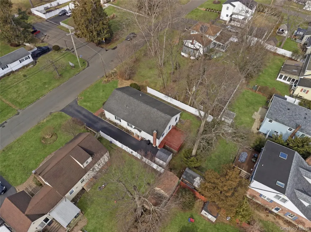 43 Ridgeway Boulevard Bay Shore NY 11706
