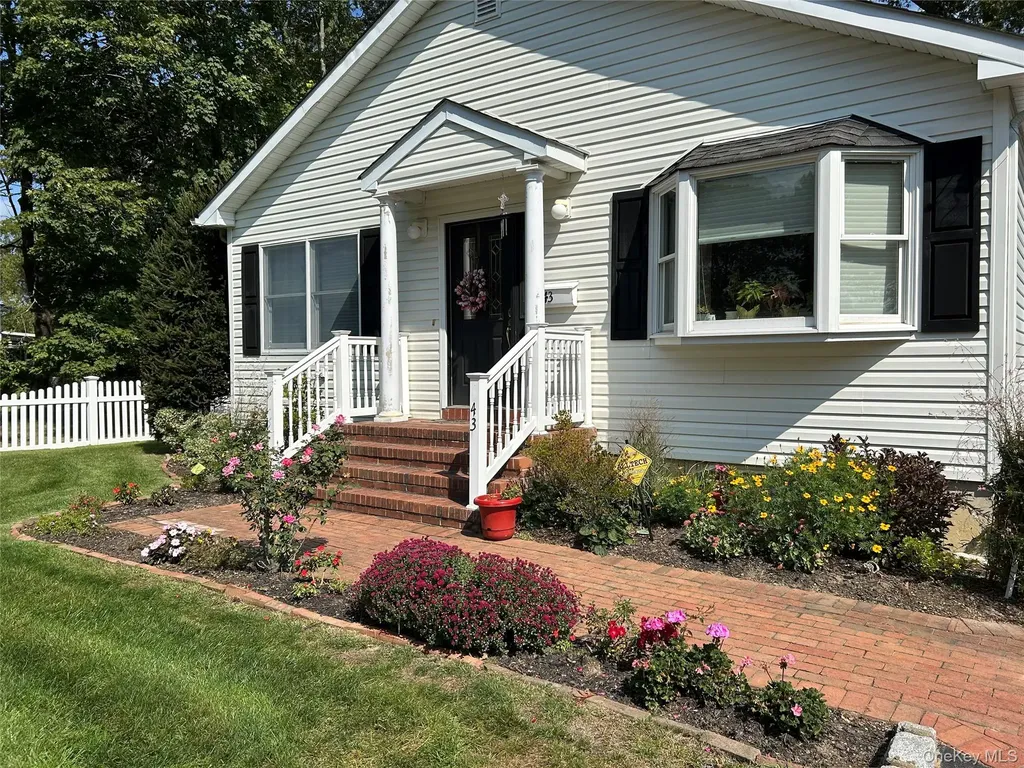 43 Ridgeway Boulevard Bay Shore NY 11706