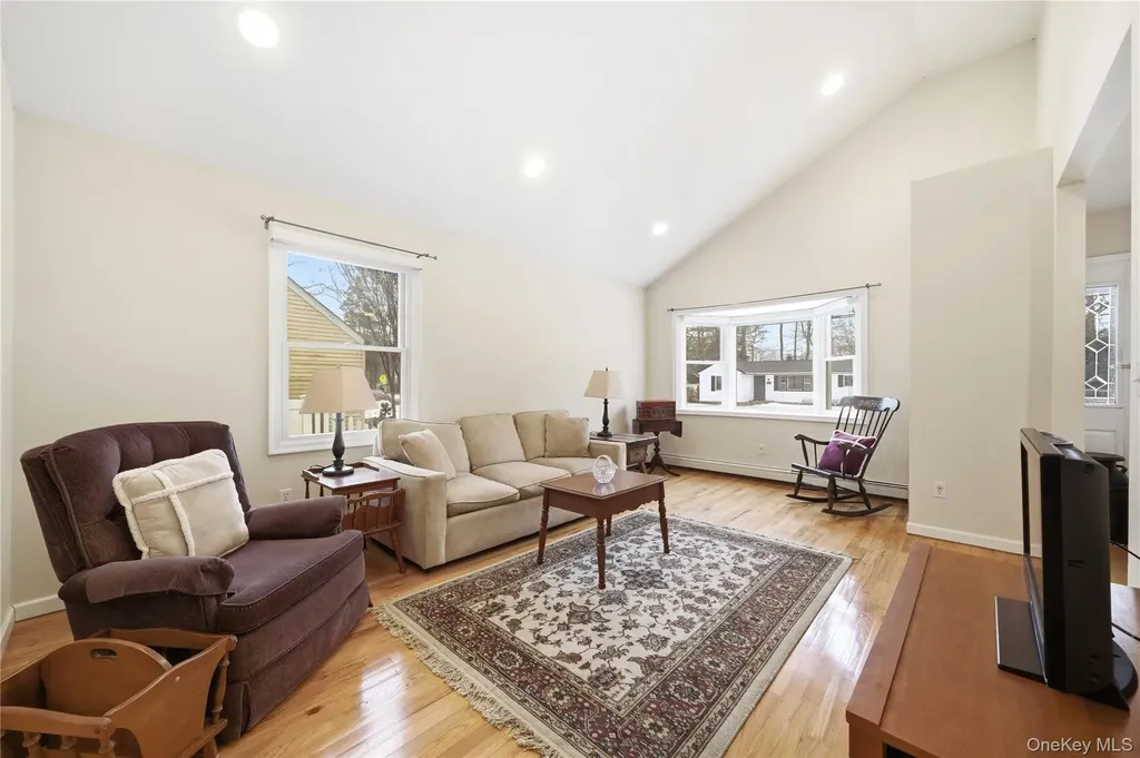 43 Ridgeway Boulevard Bay Shore NY 11706