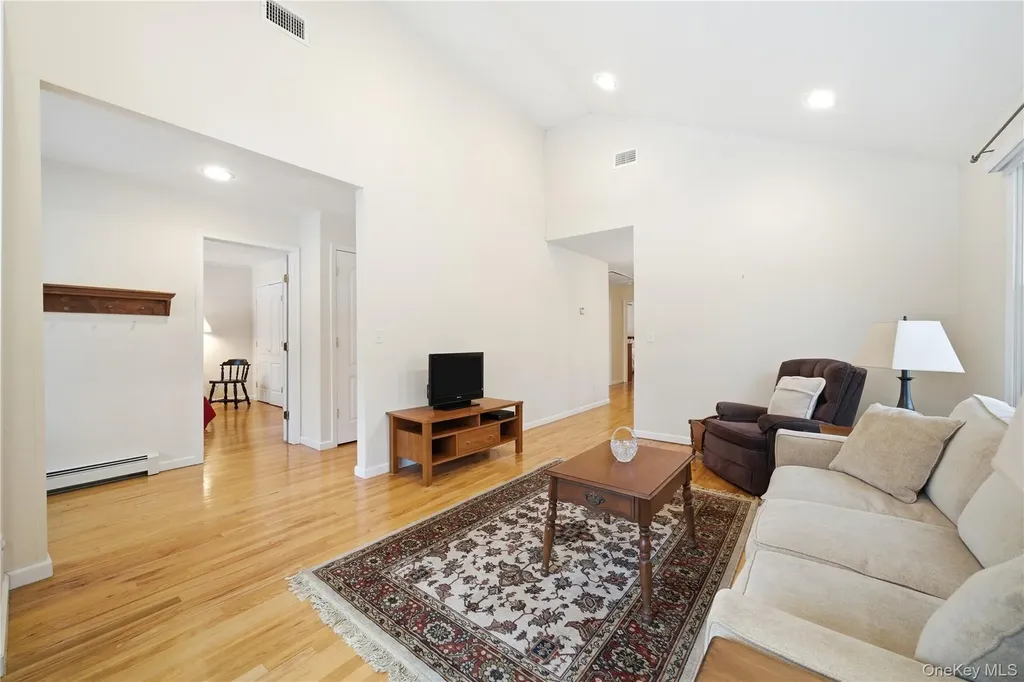 43 Ridgeway Boulevard Bay Shore NY 11706