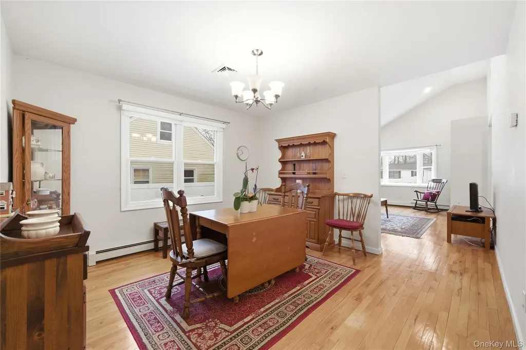 43 Ridgeway Boulevard Bay Shore NY 11706