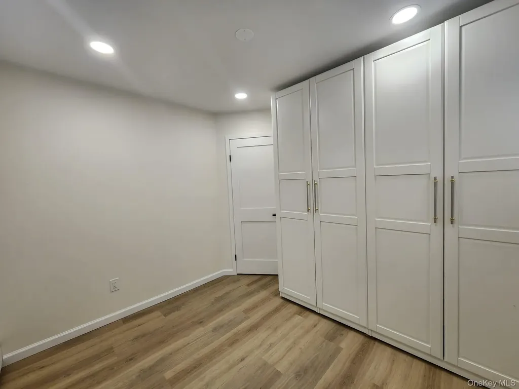 46 W Clearwater Road Lindenhurst NY 11757