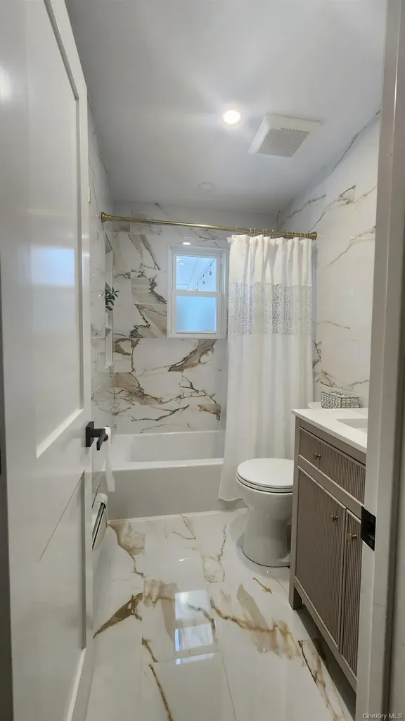 46 W Clearwater Road Lindenhurst NY 11757