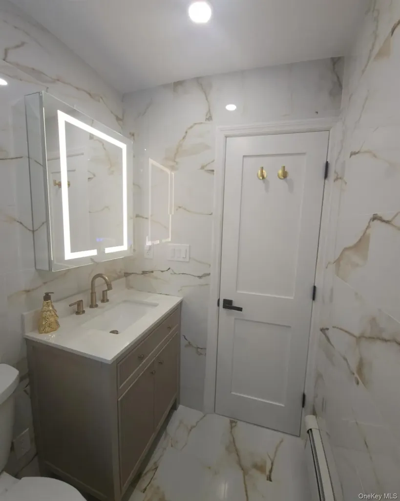 46 W Clearwater Road Lindenhurst NY 11757