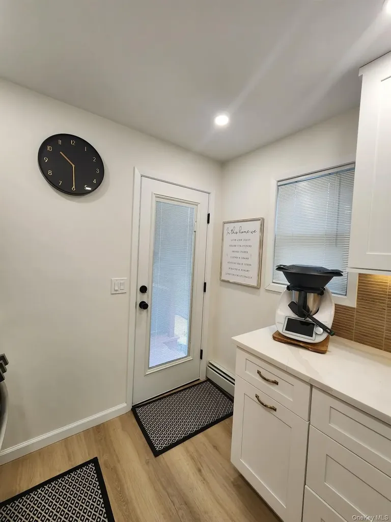 46 W Clearwater Road Lindenhurst NY 11757
