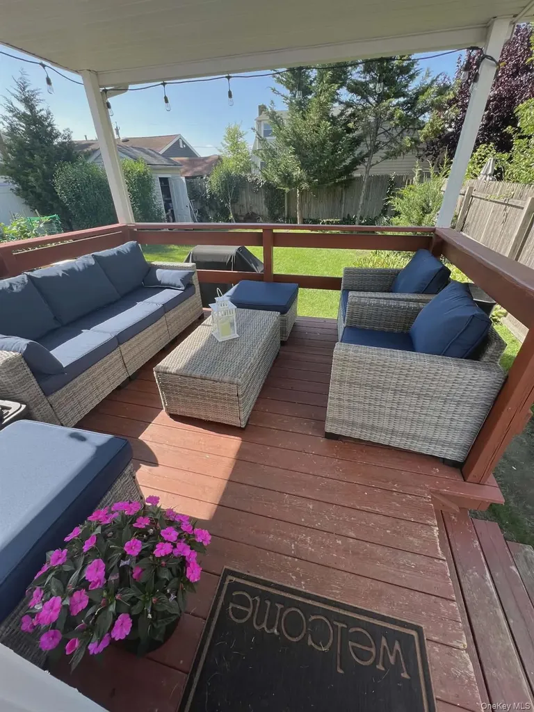 46 W Clearwater Road Lindenhurst NY 11757