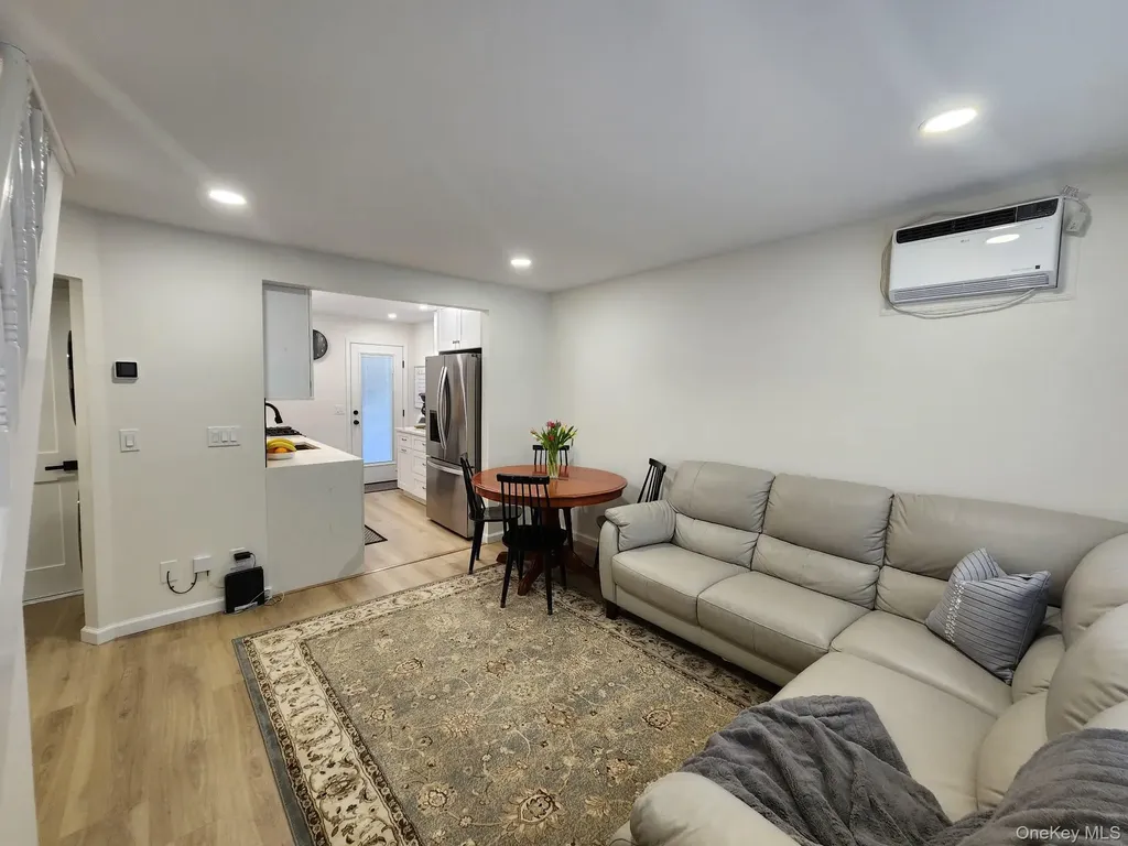 46 W Clearwater Road Lindenhurst NY 11757