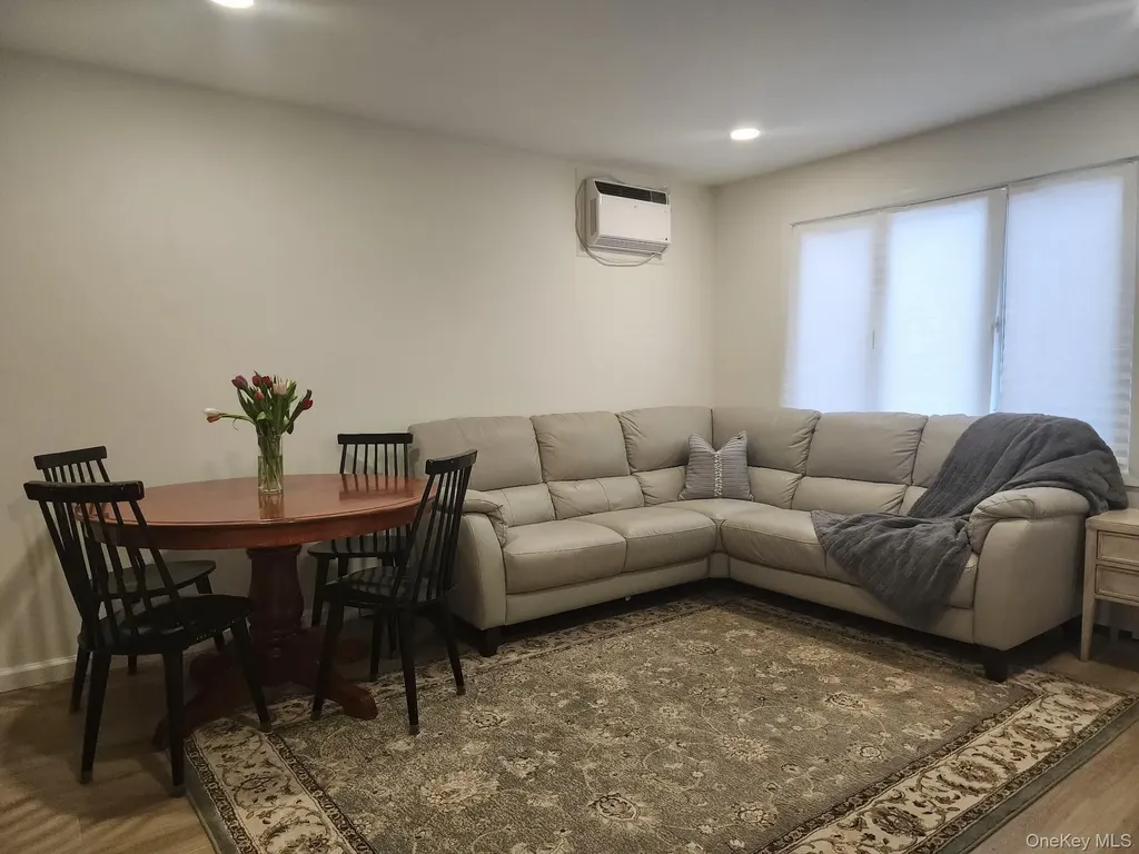 46 W Clearwater Road Lindenhurst NY 11757