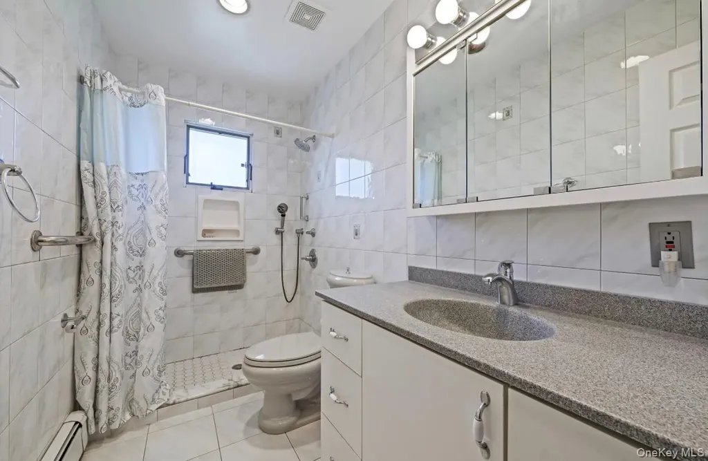 8 Leeward Lane Commack NY 11725