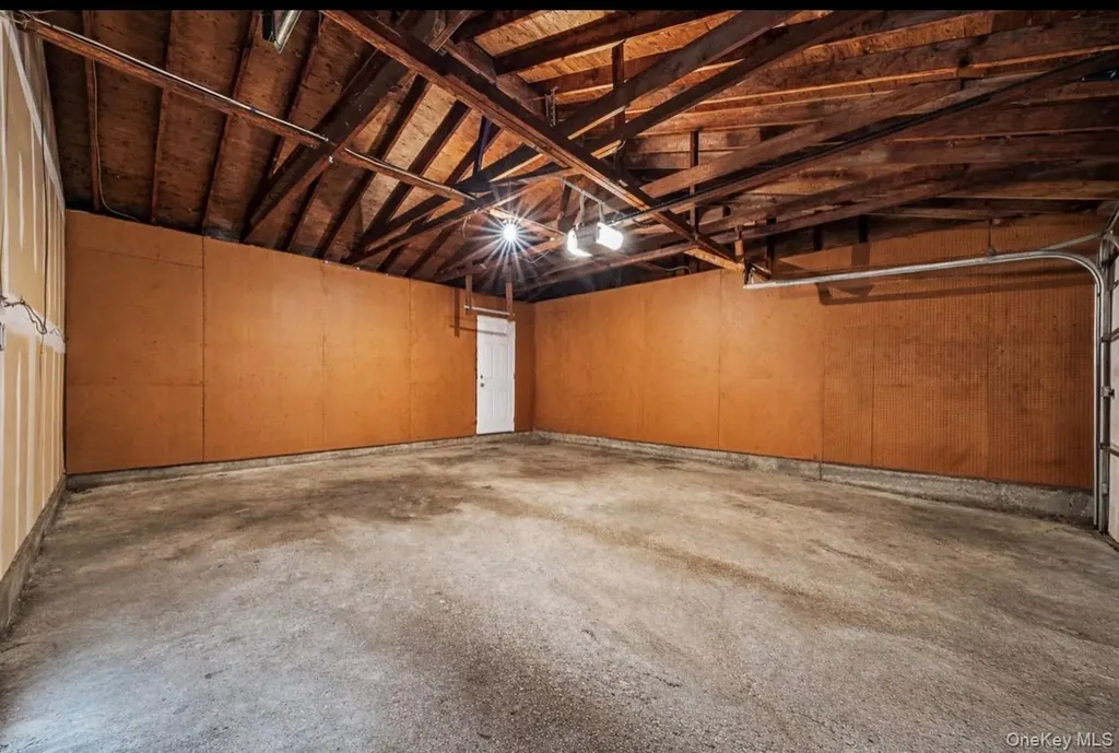 8 Leeward Lane Commack NY 11725