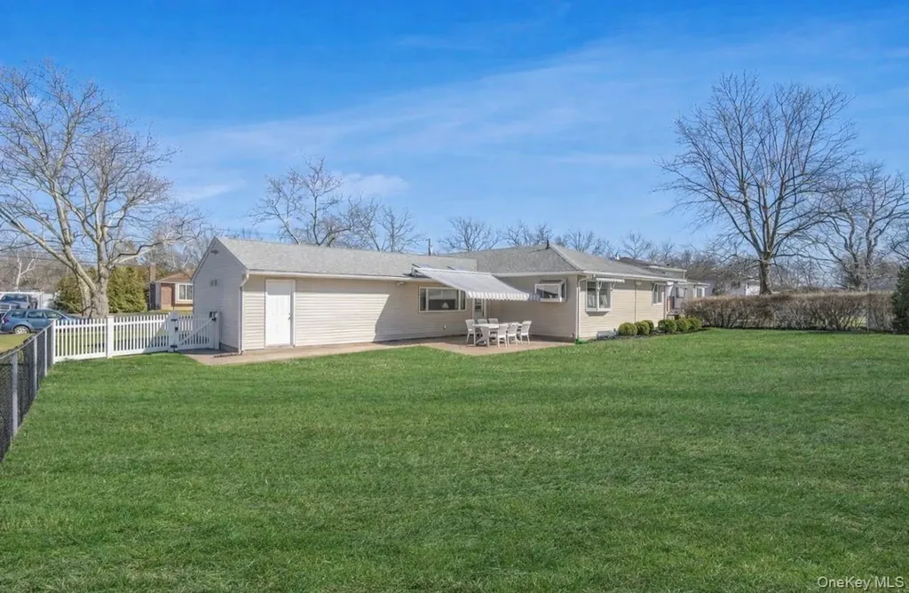 8 Leeward Lane Commack NY 11725