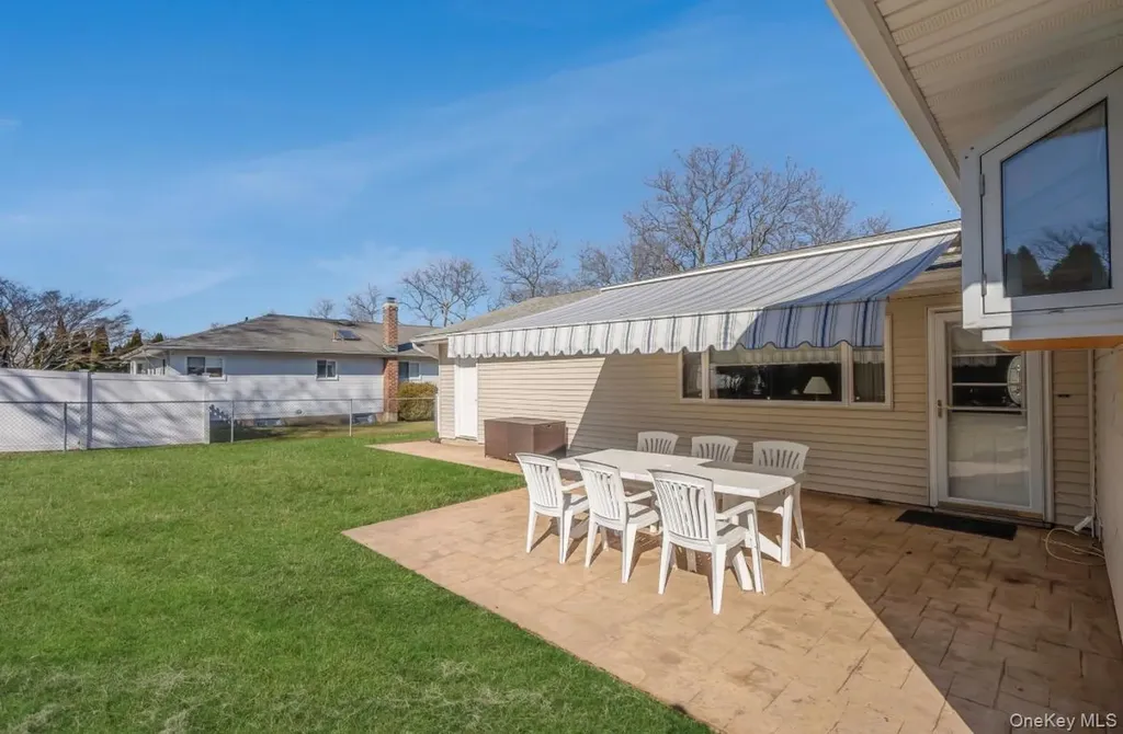 8 Leeward Lane Commack NY 11725