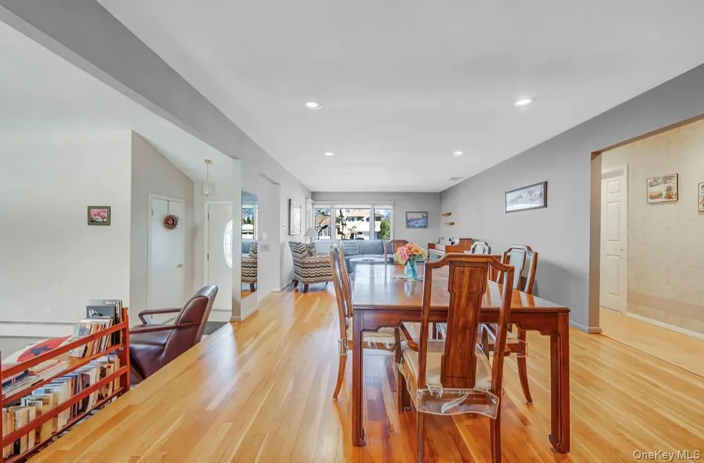 8 Leeward Lane Commack NY 11725