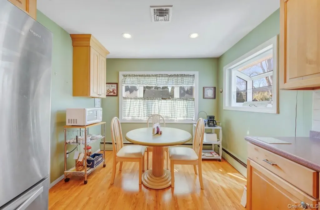 8 Leeward Lane Commack NY 11725
