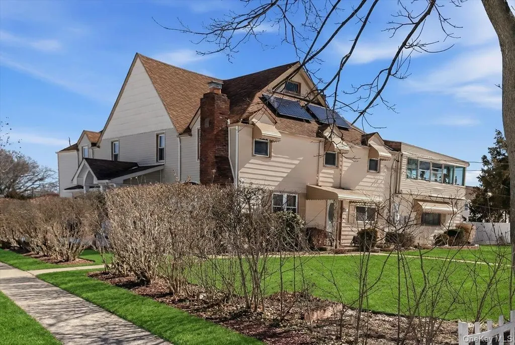 12 Stone Boulevard Massapequa NY 11758