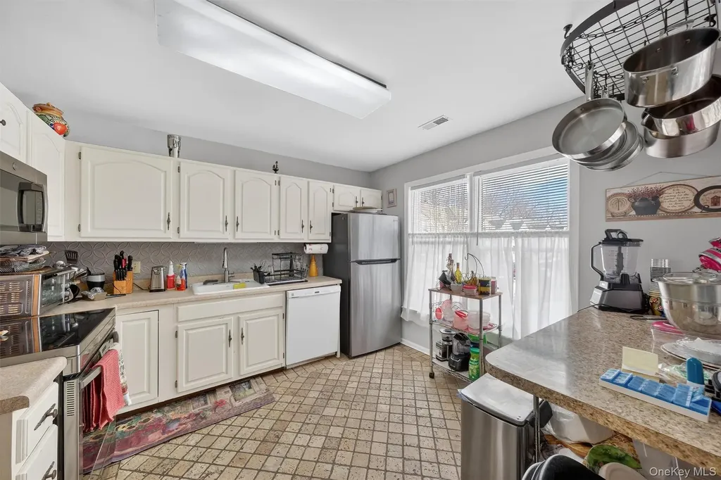 325 Cornwall Meadows Lane Patterson NY 12563