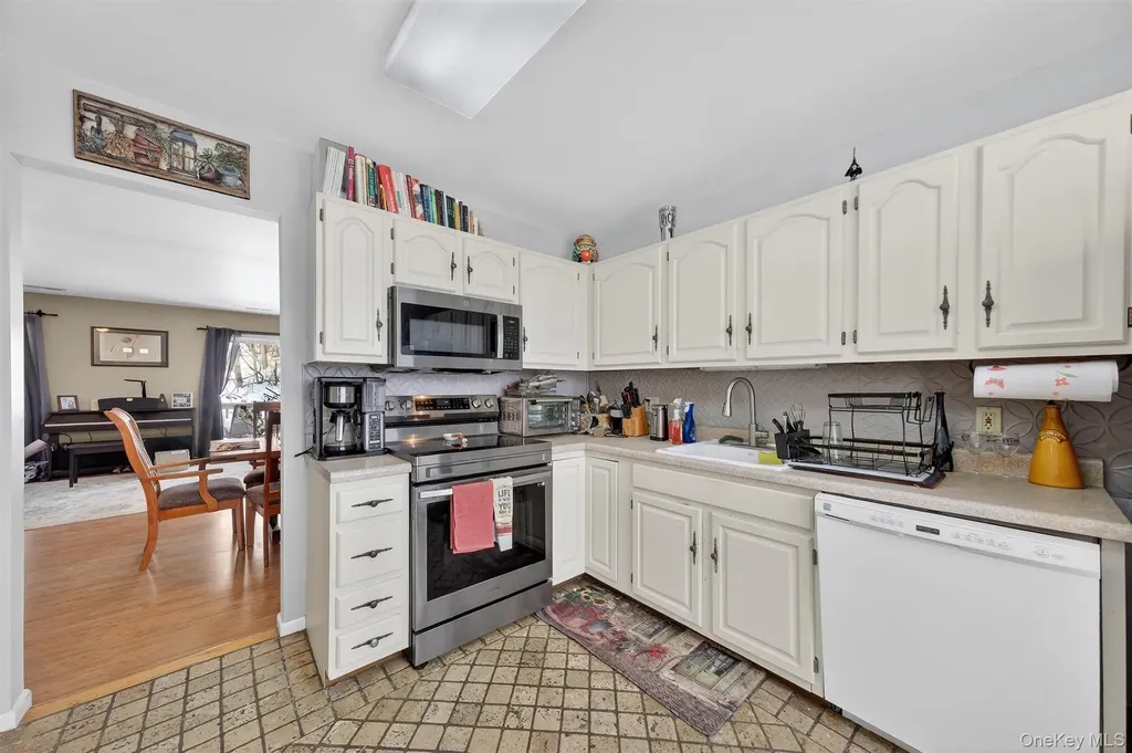 325 Cornwall Meadows Lane Patterson NY 12563